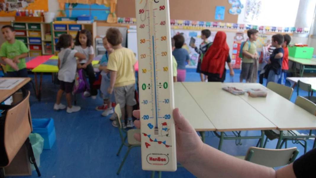 CCOO denuncia la falta de climatización en los colegios públicos de la Región de Murcia y lo lleva ante la Inspección de Trabajo CCOO denuncia la falta de climatización en los colegios públicos de la Región de Murcia y lo lleva ante la Inspección de Trabajo