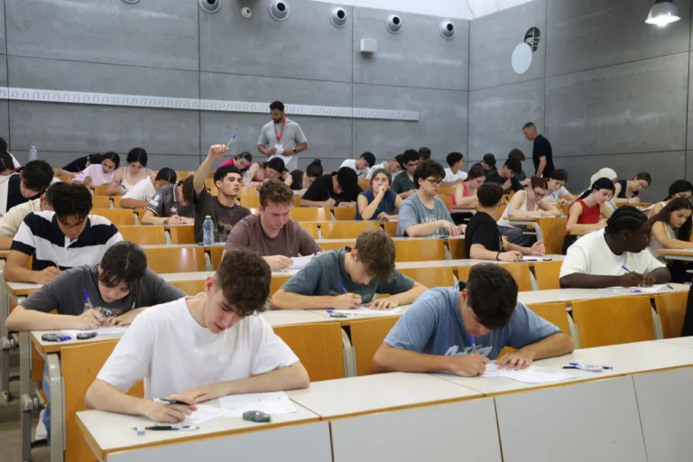 García Lorca, Miguel Hernández y la adicción a las redes sociales marcan el arranque de la PAU en la Región de Murcia