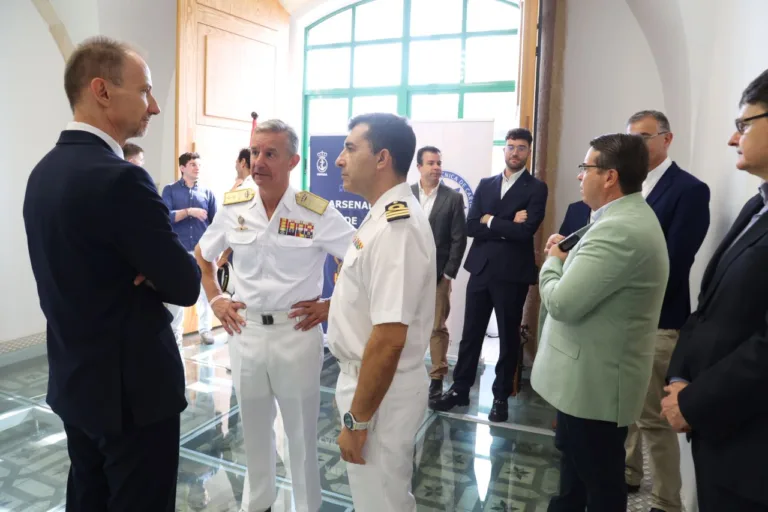 Estudiantes de la UPCT podrán hacer prácticas en el Centro de Supervisión y Análisis de Datos de la Armada gracias a un nuevo convenio