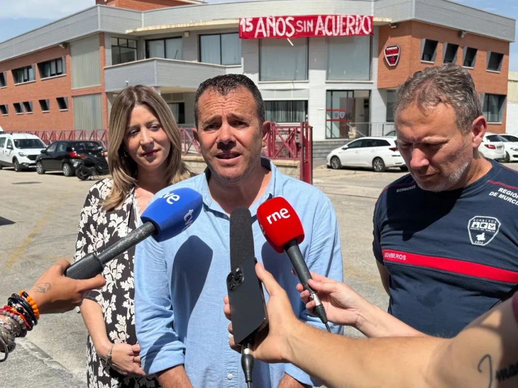El PSOE acusa a López Miras de poner en riesgo la seguridad ciudadana por el deterioro del servicio de bomberos del CEIS El PSOE acusa a López Miras de poner en riesgo la seguridad ciudadana por el deterioro del servicio de bomberos del CEIS
