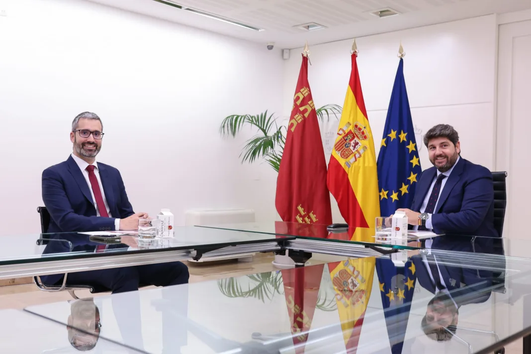 FOTO_FranciscoLucas_reuniónLM Francisco Lucas ofrece el apoyo del PSOE al techo de gasto regional para evitar un pacto de la derecha con la ultraderecha