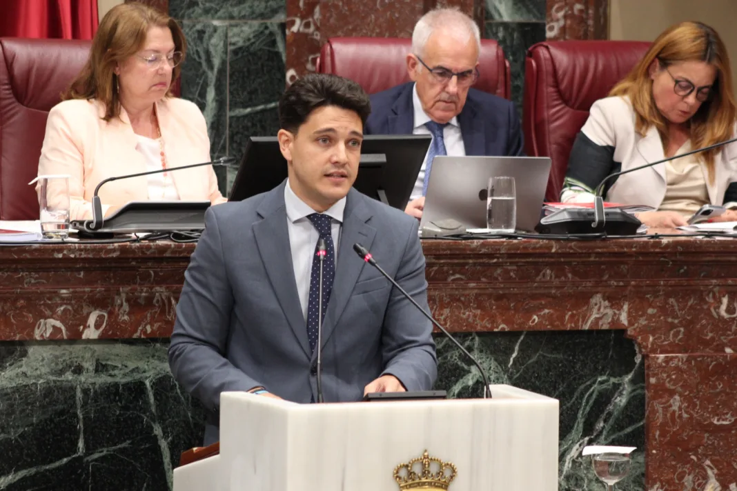 La Asamblea Regional aprueba la moción del PSOE para acelerar la retirada de amianto y mejorar la eficiencia energética en los colegios de la Región La Asamblea Regional aprueba la moción del PSOE para acelerar la retirada de amianto y mejorar la eficiencia energética en los colegios de la Región