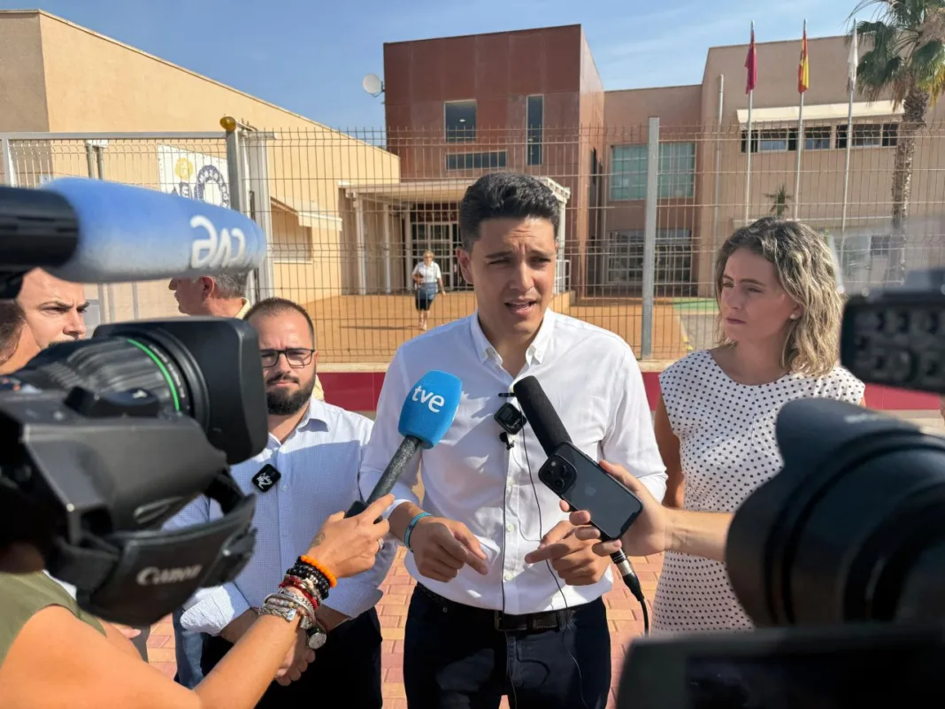 FOTO_JuanAndrésTorres (002) El PSOE exige medidas urgentes al Gobierno regional para frenar las altas temperaturas en las aulas de la Región de Murcia