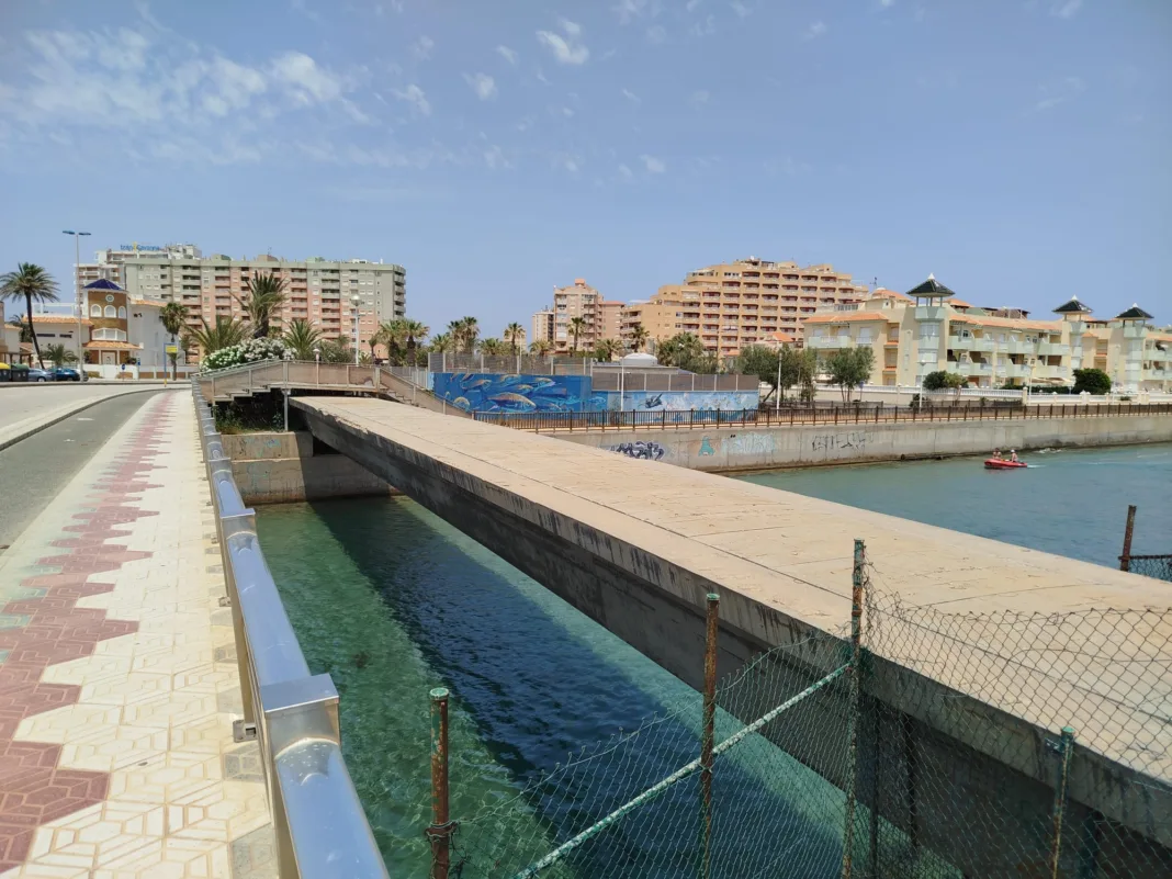 Foto Mirador sobre el puente de la gola de Marchamalo 1 El Partido Cantonal denuncia que el mirador de Marchamalo queda “en el limbo” tras el incumplimiento del Ayuntamiento de Cartagena