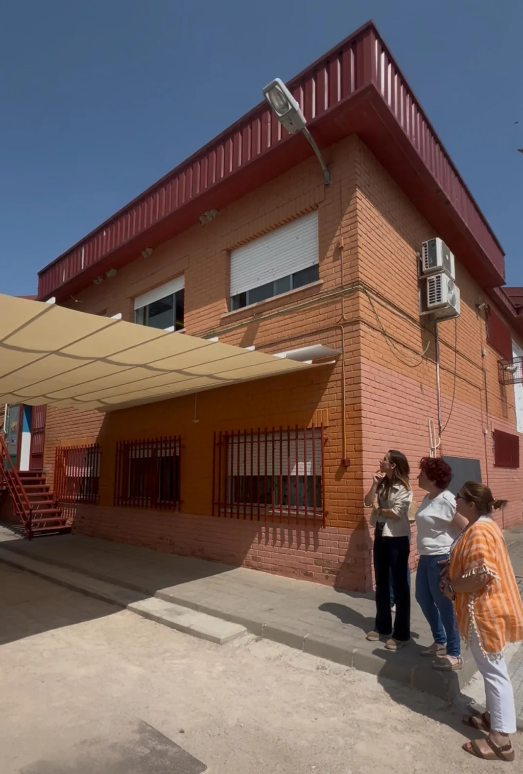 IMAGEN_SOMBRAJE El PSOE exige al Gobierno de Ballesta climatización real y sombrajes en los colegios públicos de Murcia ante el avance del cambio climático