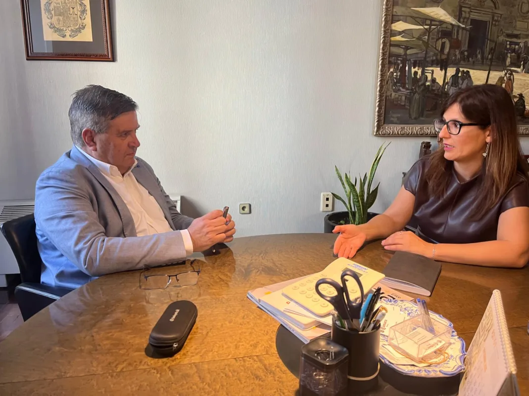 La Universidad de Murcia y la Cámara de Comercio refuerzan su colaboración para adaptar la formación a las demandas del tejido productivo regional La Universidad de Murcia y la Cámara de Comercio refuerzan su colaboración para adaptar la formación a las demandas del tejido productivo regional