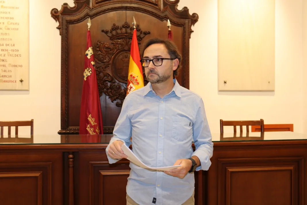 Imagen Isidro Abellán RdP 13-06-2025 (1) El PSOE denuncia que el despilfarro de 3,5 millones de Fulgencio Gil obliga a recortar 200.000 euros en limpieza en Lorca