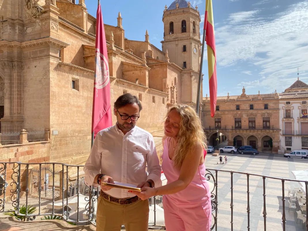Imagen RdP Isidro Abellán y Nines Mazuecos El PSOE de Lorca exige transparencia y garantías legales en la reforma de LORCATUR y reclama la integración de la Banda Municipal de Música