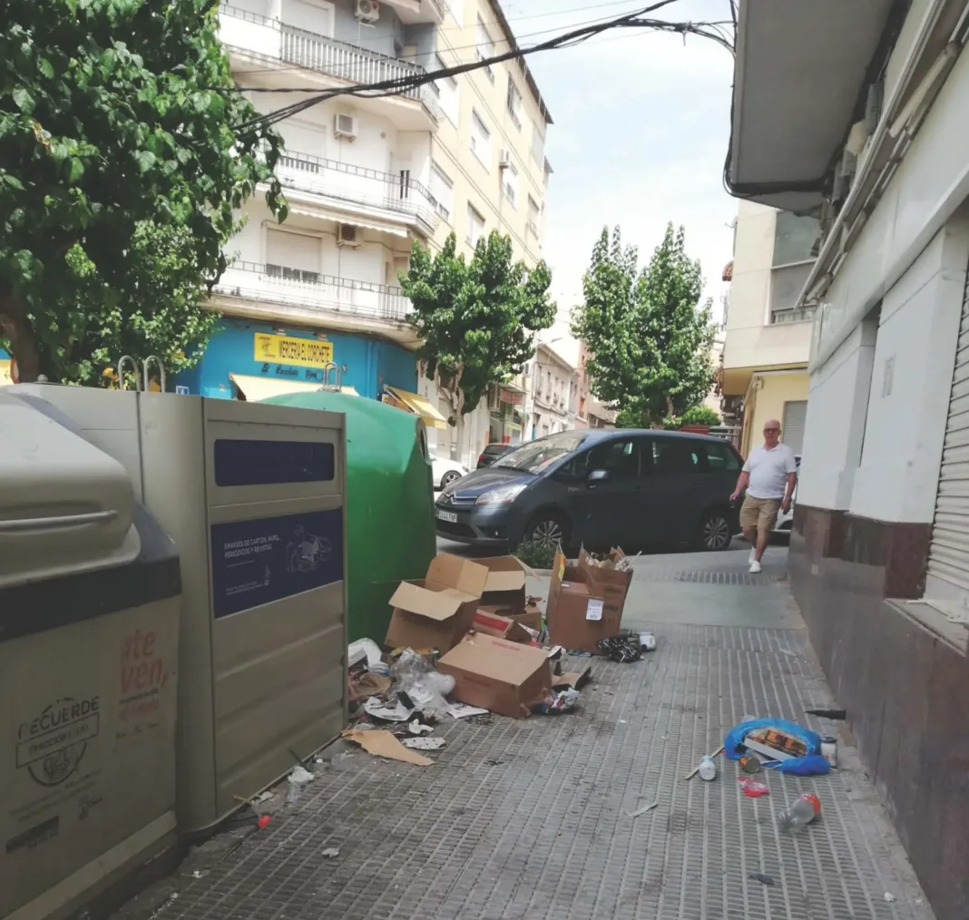 Podemos-Cieza denuncia el incumplimiento del acuerdo plenario para un plan integral de limpieza viaria en el municipio Podemos-Cieza denuncia el incumplimiento del acuerdo plenario para un plan integral de limpieza viaria en el municipio