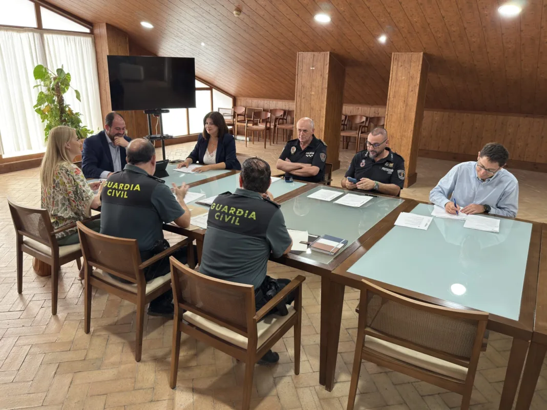 Junta Local Seguridad Los Alcázares Los Alcázares refuerza la seguridad con la llegada de nuevos agentes de Guardia Civil y ampliación de plantilla local