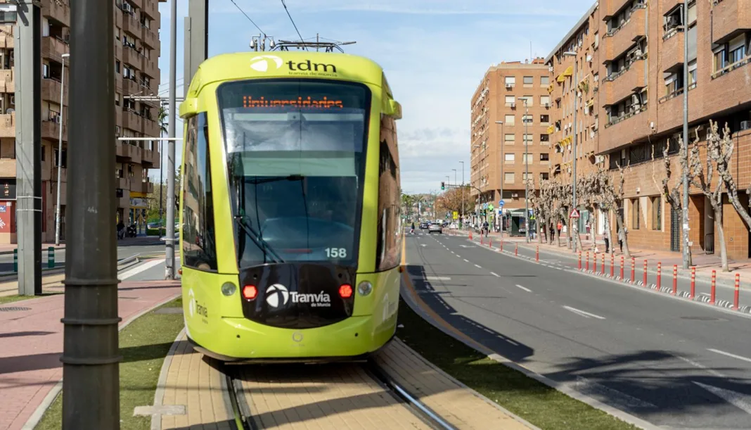 CCOO denuncia el incumplimiento del Ayuntamiento de Murcia con la plantilla de limpieza del tranvía