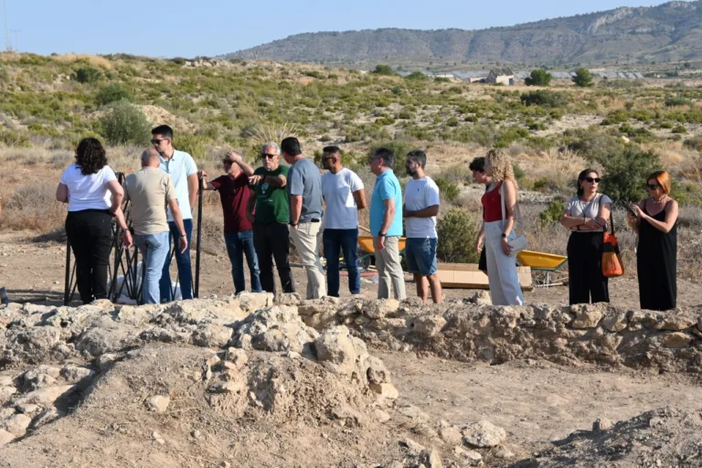 Mula refuerza el valor patrimonial de Los Villaricos como motor cultural y turístico con nuevas excavaciones