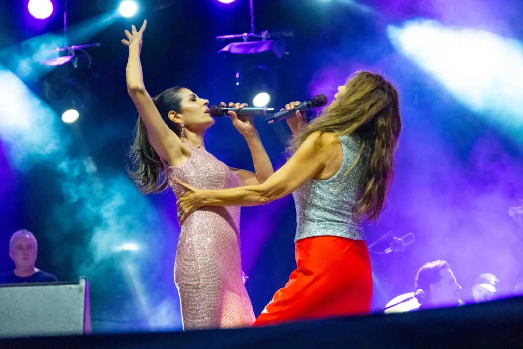 Azúcar Moreno y Adry Gart encienden la Plaza de Los Santos en una noche mágica para Calasparra Azúcar Moreno y Adry Gart encienden la Plaza de Los Santos en una noche mágica para Calasparra