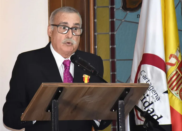 Fallece Ángel Pérez Martos, referente del protocolo en Cartagena y maestro de la elegancia cívica