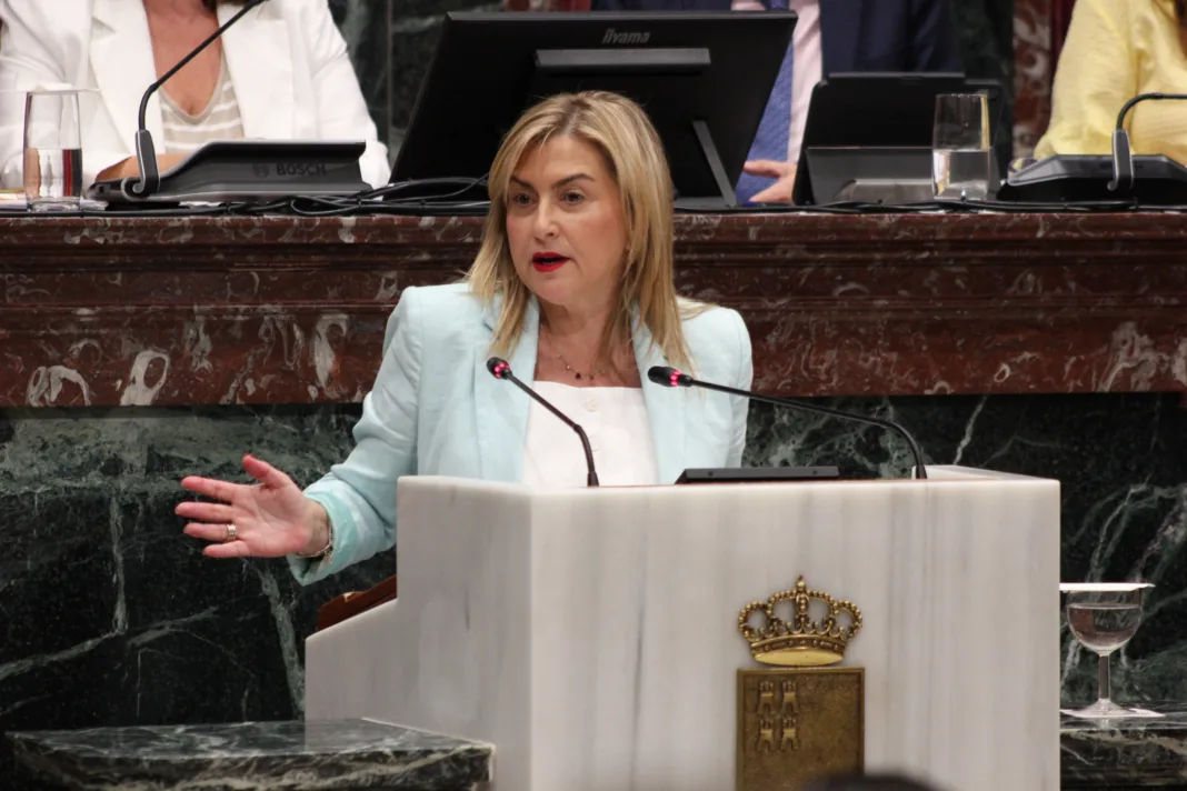 Carmina Fernández: “Abascal manda, López Miras se humilla y lo pagamos todos los ciudadanos”