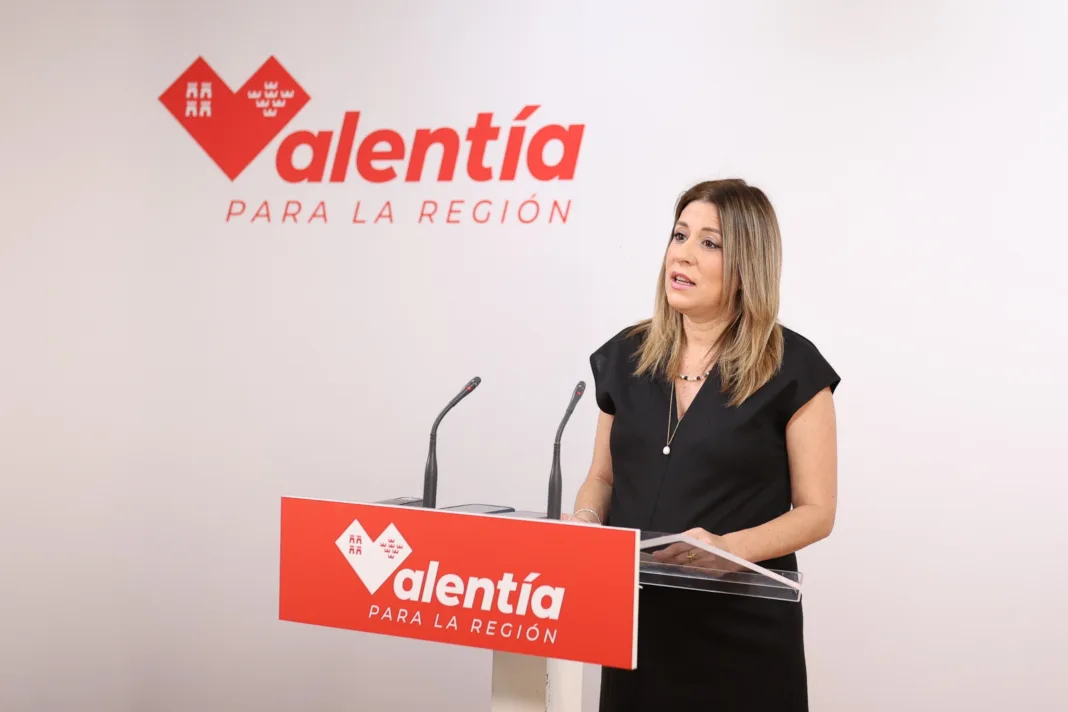 FOTO_IsabelGadea (1) El PSOE denuncia a Antelo ante la Fiscalía por delito de odio y acusa a López Miras de complicidad con la ultraderecha