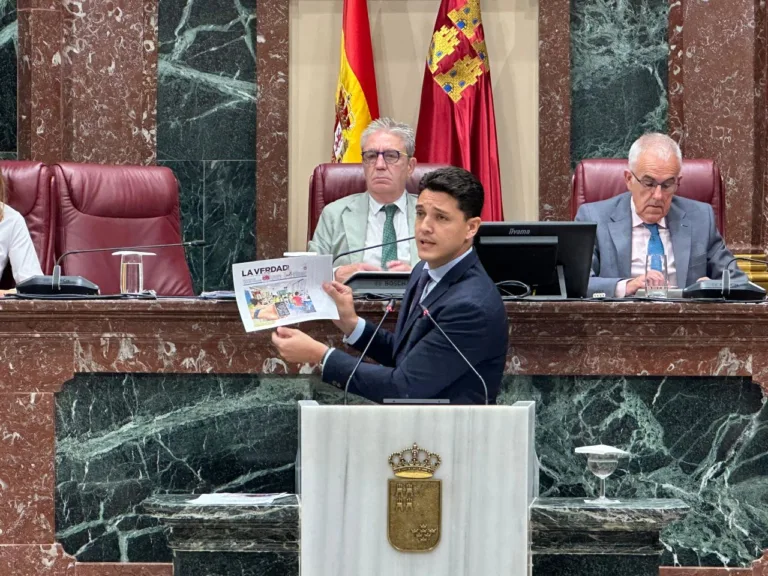 La Asamblea aprueba una moción del PSOE para exigir climatización urgente en los colegios públicos