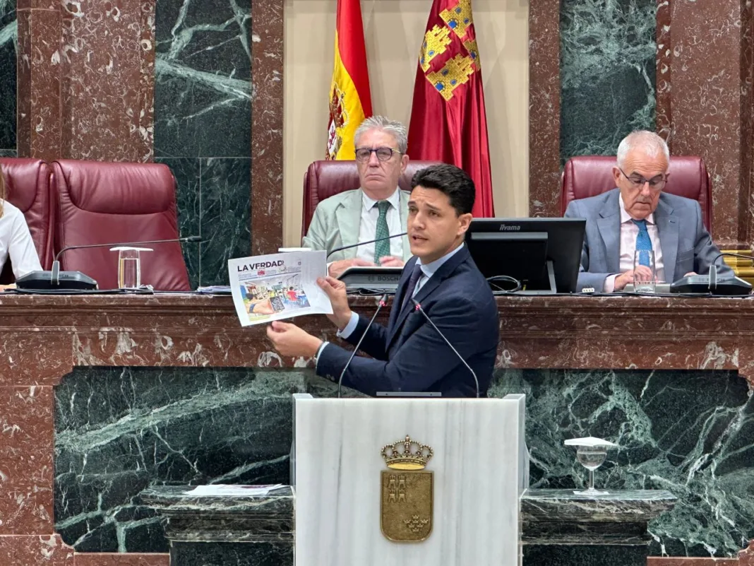 El PSOE exige climatizar las aulas antes de septiembre y acusa al Gobierno regional de abandono