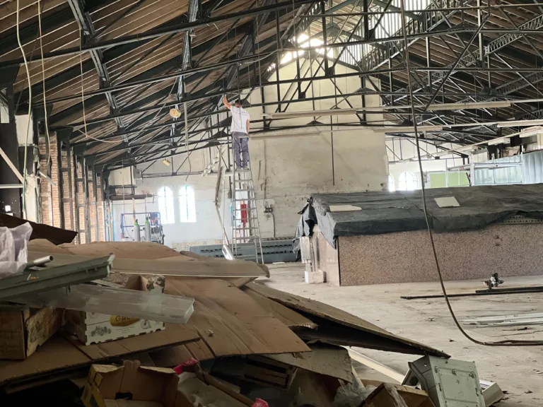 El PSOE exige al Ayuntamiento el plan de seguridad para la retirada de fibrocemento en el mercado de Verónicas