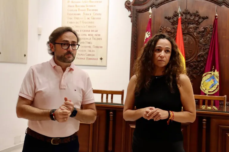 El PSOE de Lorca denuncia que el Pleno se aleja de los problemas reales y exige soluciones para el comercio local