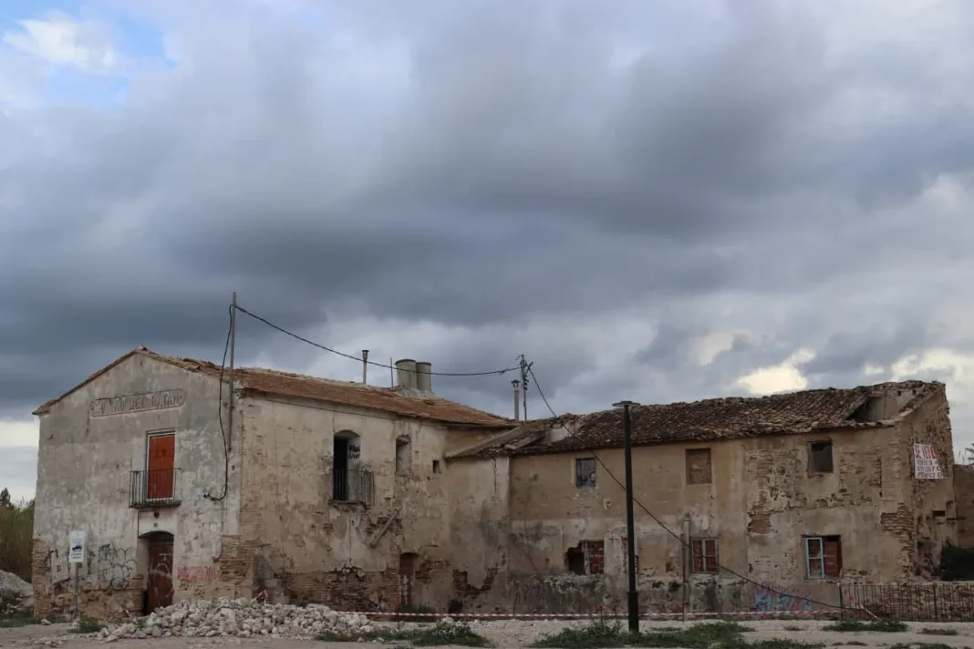Huermur denuncia la “vergüenza municipal hecha cemento” en la Torre del Batán