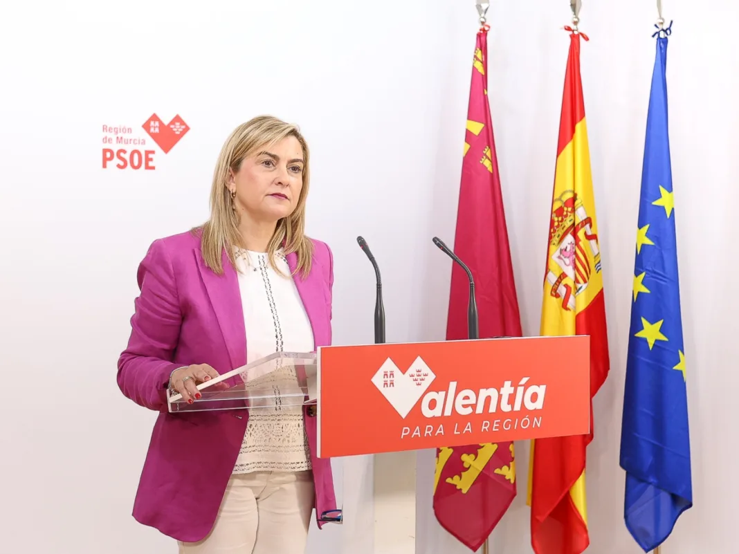 Carmina Fernández acusa al PP de alimentar a la ultraderecha y pactar “presupuestos del odio”