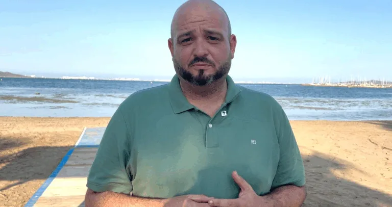 El PSOE denuncia abandono de Los Urrutias y critica la gestión de las playas por PP y Vox