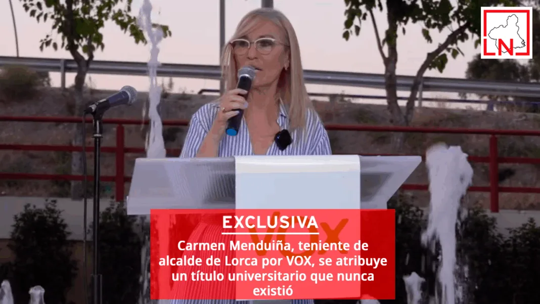 CARMEN MENDUIÑA Carmen Menduiña, teniente de alcalde de Lorca por VOX, se atribuye un título universitario que nunca existió