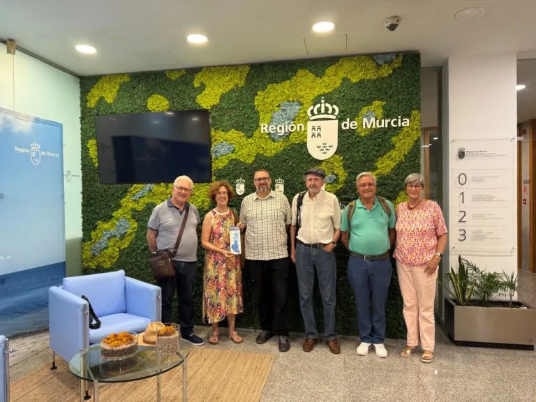 Colectivos ambientales exigen mayor control sobre la navegación en el Mar Menor ante el colapso veraniego