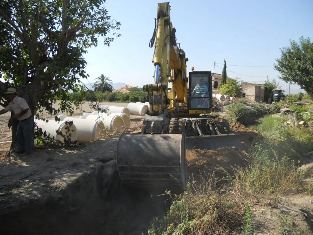 Entubamiento-de-una-acequia-en-la-huerta-de-Murcia-Huermur Huermur y Ecologistas en Acción denuncian que la nueva ordenanza del regadío legaliza hormigón, puentes y subvenciones a dedo en la Huerta de Murcia
