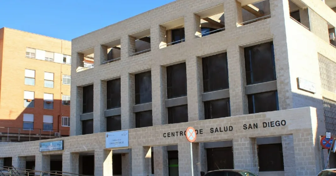 Imagen Centro Salud San Diego El PSOE denuncia el cierre vespertino de dos centros de salud en Lorca y acusa a López Miras de agravar el colapso sanitario