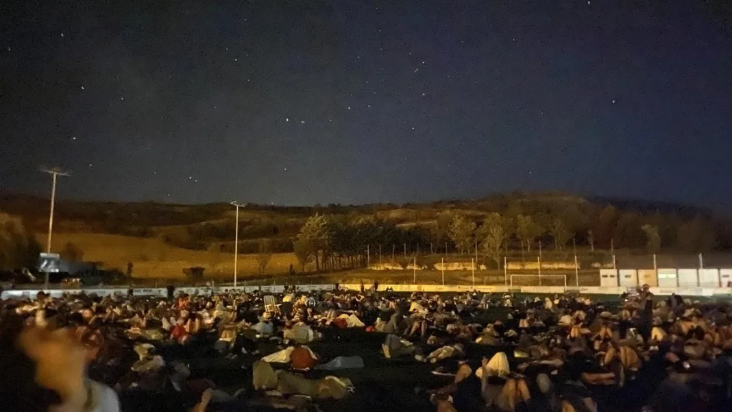 Multitud viendo las ‘Perseidas’ Física Society bate récord en la Región al reunir a 300 personas para ver las Perseidas en tres días consecutivos