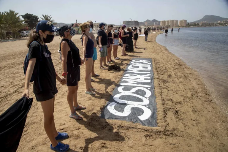 El V Abrazo al Mar Menor se celebrará el 9 de agosto con un clamor internacional por el agua y los derechos del ecosistema