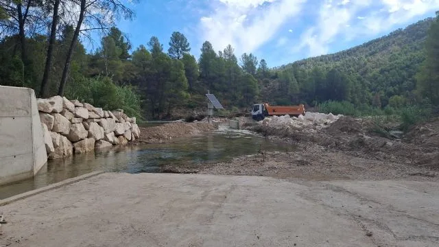 La CHS reconstruye el punto SAIH destruido por la DANA en la confluencia del Segura y el Taibilla