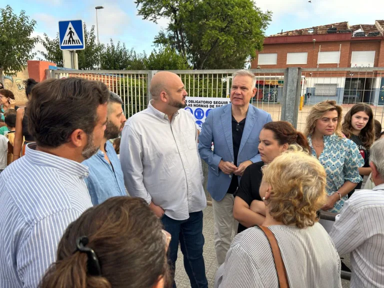 PSOE exige la dimisión del consejero por el caos del CEIP San Cristóbal