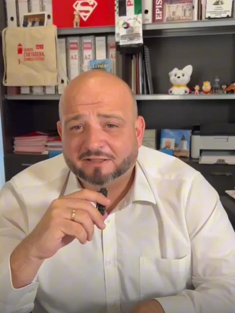 El PSOE denuncia que Cartagena mantiene un transporte urbano obsoleto.