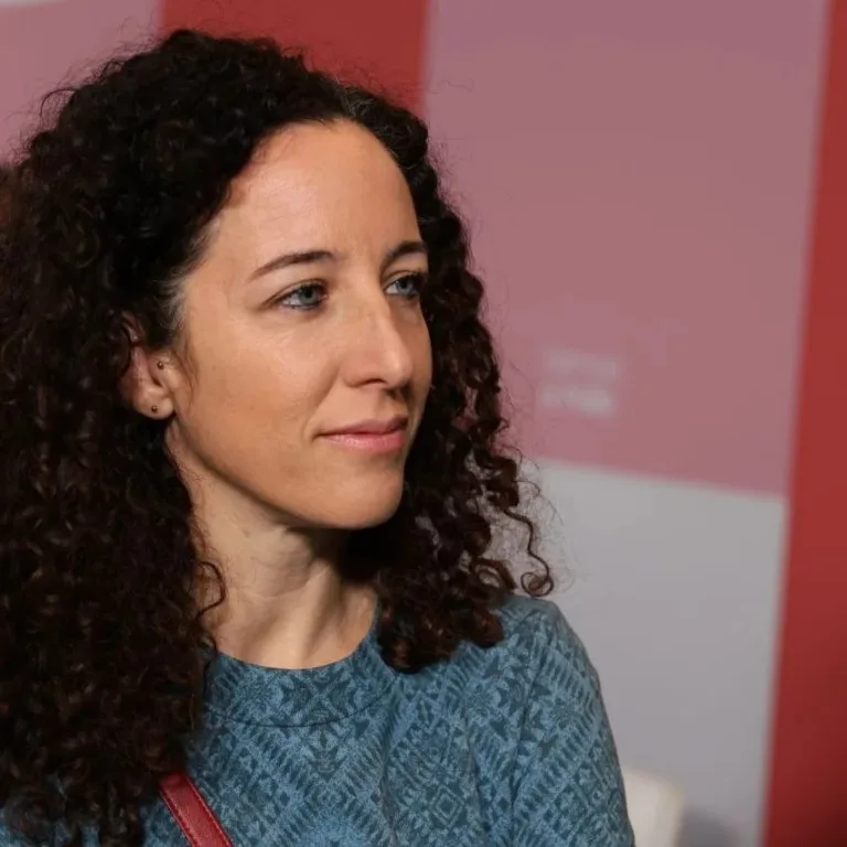 Sumar denuncia la cancelación del programa de lengua árabe como una concesión racista al pacto PP-VOX