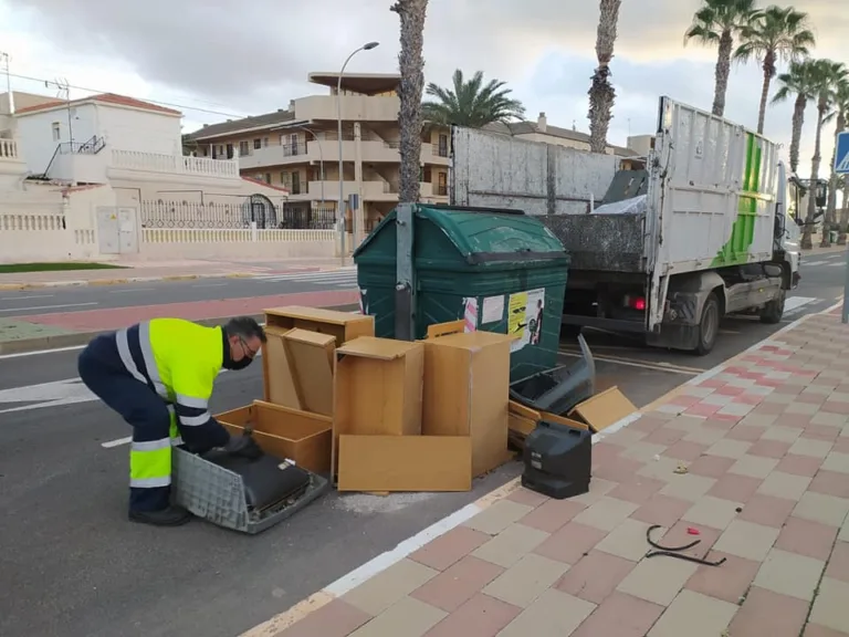 Los Alcázares adjudica a Valoriza el nuevo contrato de limpieza por más de 4 millones