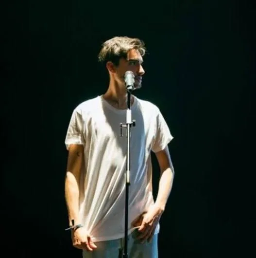 Charlie Blue presenta “Que hablen”, tercer adelanto de su álbum debut desde Lorca Charlie Blue presenta “Que hablen”, tercer adelanto de su álbum debut desde Lorca