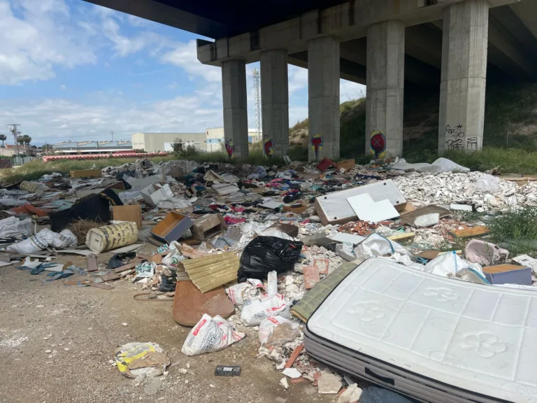 El PSOE reclama un punto público de recogida de escombros para frenar los vertidos ilegales en Murcia