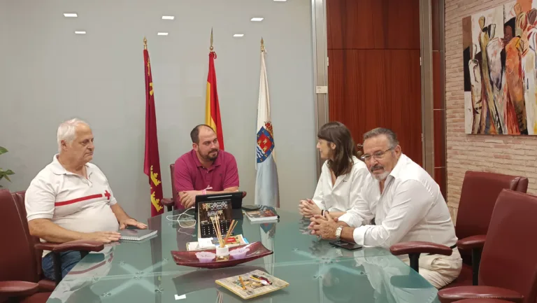Los Alcázares y Cruz Roja renuevan su convenio para reforzar la atención social en 2025