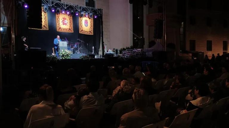 Los Alcázares aprueba por unanimidad el nuevo reglamento del Premio Alkázar