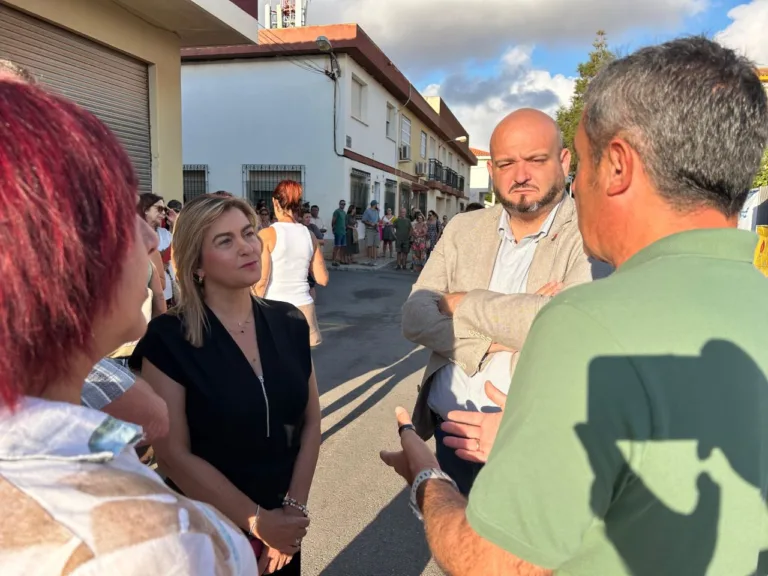 El PSOE acusa al Gobierno regional de permitir aulas a más de 30 grados para deteriorar la educación pública