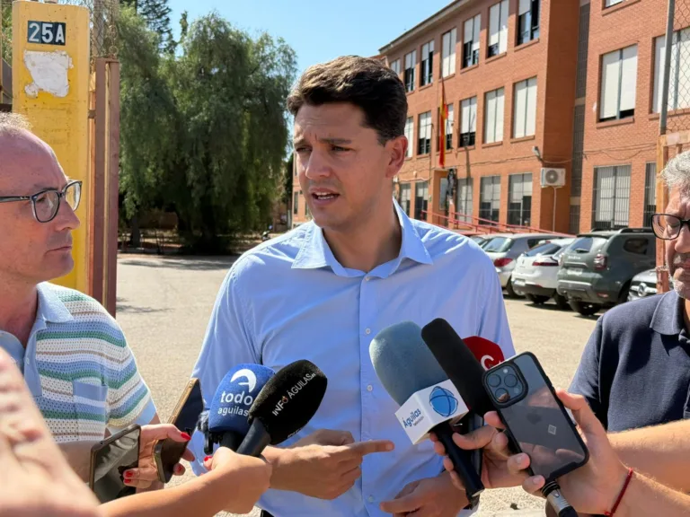 El PSOE denuncia altas temperaturas en las aulas y el retraso en la retirada de amianto