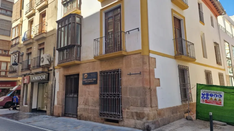 El PSOE acusa a Fulgencio Gil de abandonar el Centro Cultural Espín y expulsar a colectivos culturales