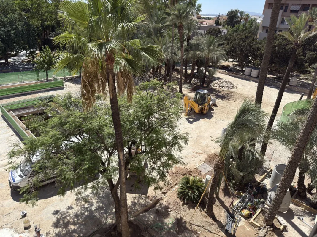 Obras Plaza de la Constitución. Estado actual (002) El PSOE de Alhama responsabiliza al PP de paralizar durante casi dos años las obras de la Plaza de la Constitución