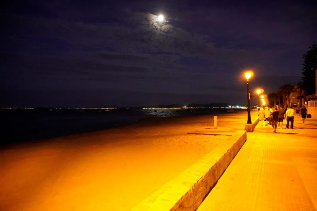 Paseo marítimo Los Alcázares iluminación (002) Los Alcázares renovará el alumbrado de su Paseo Marítimo con fondos europeos.