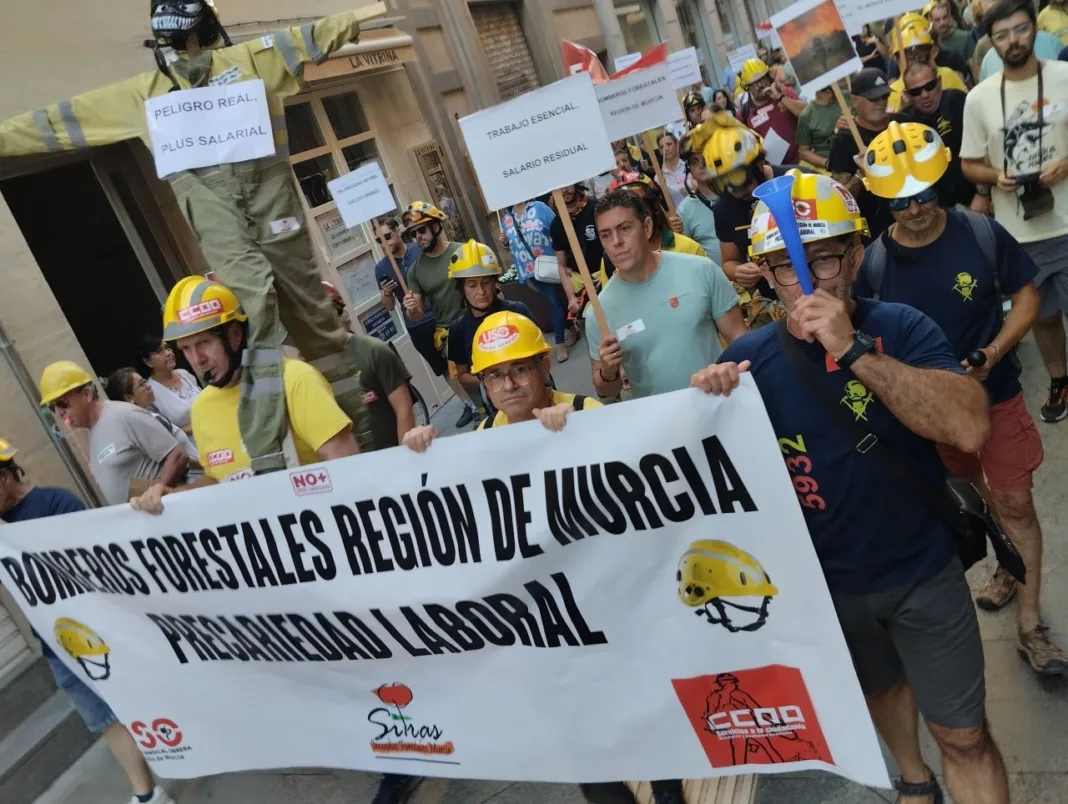 Las Brigadas Forestales vuelven a manifestarse en Murcia por sus condiciones laborales Las Brigadas Forestales vuelven a manifestarse en Murcia por sus condiciones laborales