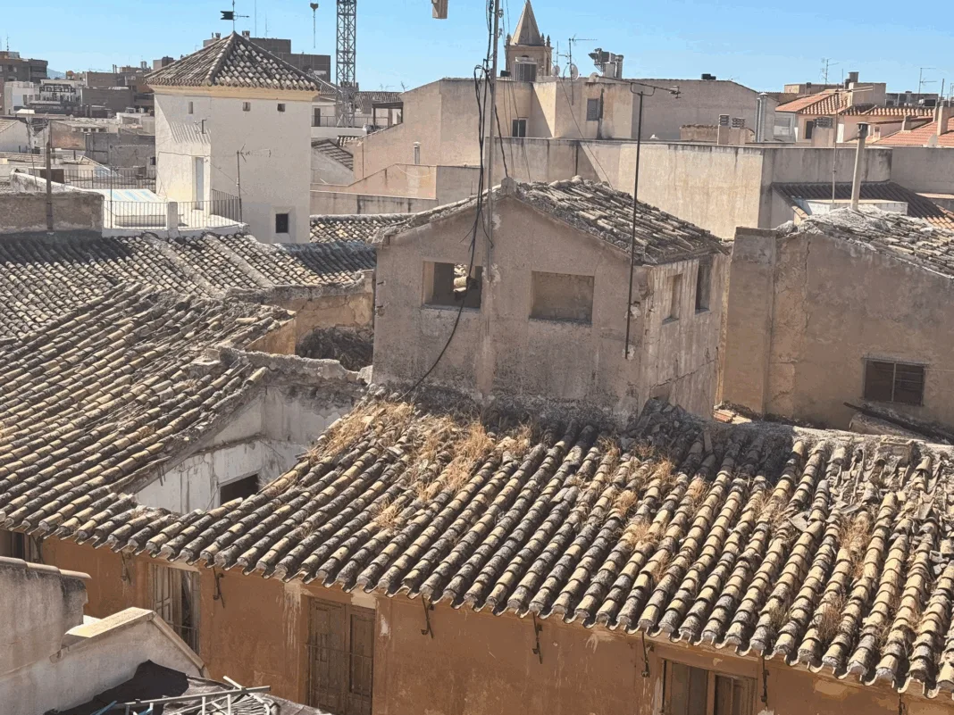 El PSOE alerta del riesgo de un edificio ruinoso en pleno casco histórico de Lorca