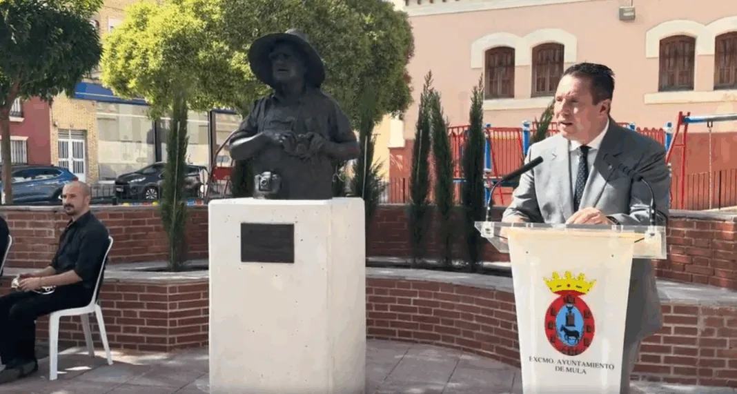 Mula homenajea a Don Emeterio Cuadrado con una escultura en El Cigarralejo Mula homenajea a Don Emeterio Cuadrado con una escultura en El Cigarralejo